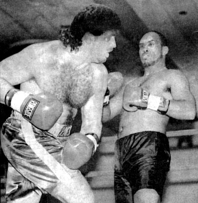 PETER McNEELEY STUNS JOE BARNES WITH A LEFT HOOK