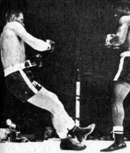TOM McNEELEY vs FLOYD PATTERSON - IMAGE #3